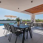 Pi25 Villa *