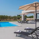 Pi25 Villa Bristane