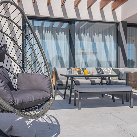 Вилла Pi25 Bristane