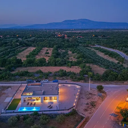 Vila Pi25 Bristane