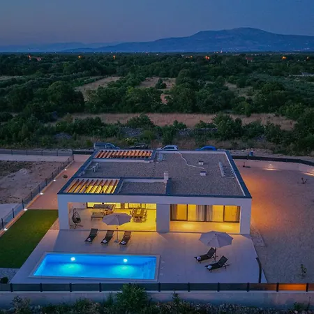 Вилла Pi25 Bristane