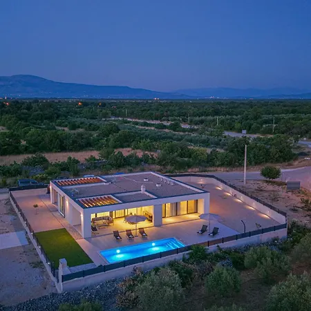 Pi25 Villa Bristane