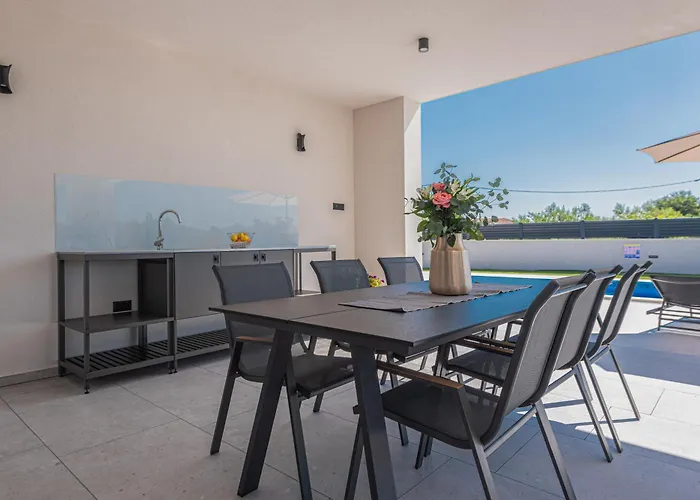 Вилла Pi25 Bristane