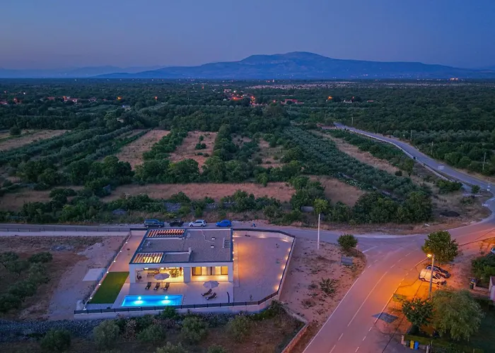 Вилла Pi25 Bristane